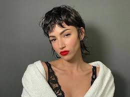 I trend autunnali 2020 per i tagli di capelli medi vedono protagoniste scalature doppie, frange, onde spettinate e punte leggere. I Tagli Di Capelli Dell Estate 2020 Il Corto Medio E La Tendenza C E Voglia Di Tenerezza Corriere It