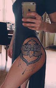 Les Plus Beaux Tatouages Pour Couvrir Ses Hanches Tatouage Tattoo Hanche Cuisse Jambe Beaute Aufeminin Hip Tattoos Women Thigh Tattoos Women Hip Tattoo