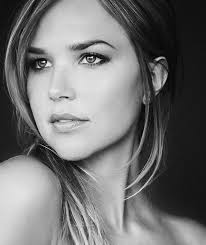 Discussion thread for "To Barcelona, With Love." This is the first in a  two-part series and it looks sooo good. Share all your thoughts about the  film here!