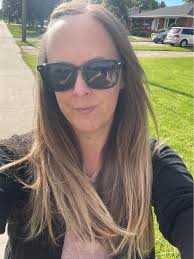 Hello everyone for my birthday I got gifted a throne of glass box set and a  court of thorns and roses box set and for Mother's Day my daughter is  getting me