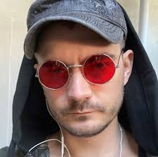 Ryan Hastings's Instagram, Twitter & Facebook