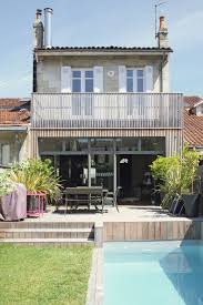 Exterieur Avec Piscine Et Terrasse D Une Maison A Bordeaux Au Bouscat Entierement Renovee Par L Arch Maison Mitoyenne Maison Bordeaux Renovation Petite Maison