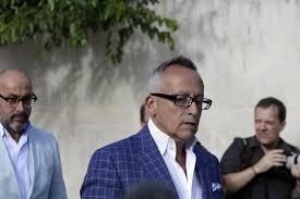 De acordo com a publicação, a estrela da tvi casou numa cerimónia secreta que teve lugar no seu monte alentejano, em monforte. Manuel Luis Goucha Desmente Rumores De Casamento Social Sabado