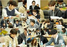 Daha fazla göster daha az göster. Cinderella And The Four Knights Excites Fans With First Script Reading Photos Soompi