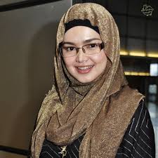 Miskin kaya tua muda bermaafan di bawah sayunya gema takbir hari raya senyum tawa sanak saudara mewanginya bunga rasa kuhulurkan tangan seikhlasnya pohon diampunkan dosa salah dan silapku. Lagu Siti Nurhaliza Startseite Facebook