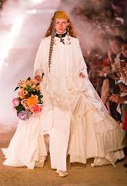 Maybe you would like to learn more about one of these? Gucci Cruise 2019 La Sfilata Negli Alyscamps Di Arles Amica