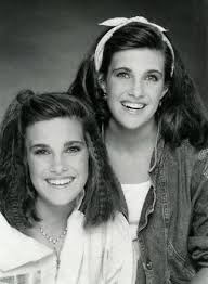 The Greenbush Twins Lindsey Sidney Who Each Played Carrie Ingalls On Little House On The Prairie Actrice Petite Maison Chanteur