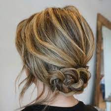 Je haar opsteken is altijd een goed idee als je een chic kapsel in gedachten hebt. Loose Low Braided Bun Treebraids Lang Haar Nonchalant Opsteken Lang Haar Opsteken Lang Opgestoken Haar