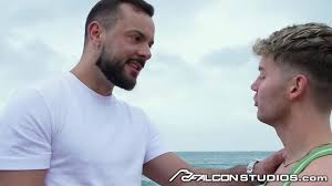 Sir Peter Inserts His Huge Dick In Jock - XNXX.COM
