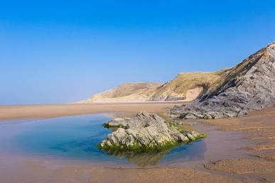 The expansive, tidal sands of Broughton Bay