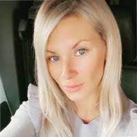 Jennifer Null's Instagram, Twitter & Facebook