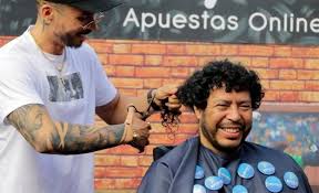 Wplay, por su parte, ya organizó un concurso para elegir al peluquero para el autor del mítico escorpión. Higuita Corta Su Melena Y Cumple Apuesta Por Caida Colombiana En Copa America Proceso Digital