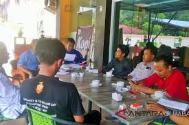 Pemenuhan kesesuaian, persyaratan tekni dan kelaikan tim leader kmw p sumate alamat : Anggota Polisi Bantah Terlibat Kasus Penyerobotan Tanah Di Kawasan Wisata Bahari Terpadu Mandeh Antara Sumbar