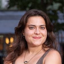 Maria Robbins's Instagram, Twitter & Facebook