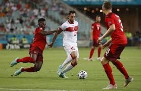 Hakan calhanoglu si appresta a diventare un nuovo giocatore dell'inter. 9ni5gaoomdtuxm