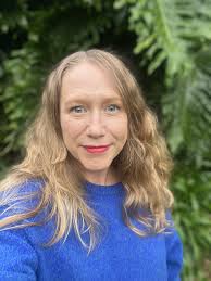 Holly Wainwright's Instagram, Twitter & Facebook