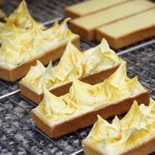 Et La Tarte Au Citron Meringue Est Prete Fauchon Paris Placedelamadeleine Citron Meringue Pastry Food Food And Drink Cuisine