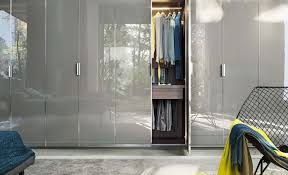 Lema Un Dressing Aux Portes En Verre Opaque Gris Ideal Dans Un Couloir Une Chambre Il S Integrera Partou Wardrobe Hinges Wardrobe Doors Modular Wardrobes