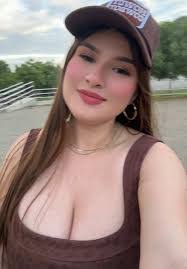 Yesenia Cisneros's Instagram, Twitter & Facebook