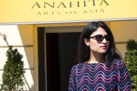 Eine zeit lang nannte man sie auch berlins jüngste galeristin, weil sie mit 26 jahren ihre erste galerie mit antiker kunst aus asien eröffnet hat. Jourgarderobe Closet Diary Mit Anahita Sadighi Galeristin Journelles