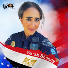 سارة شندي هي ملازم شرطة، لديها خبرة 16 عامًا في الخدمة. وهي حاصلة على درجة  البكالوريوس والماجستير في علوم العدالة الجنائية. استقرت سارة في الولايات  المتحدة مع عائلتها وهي في عمر ست