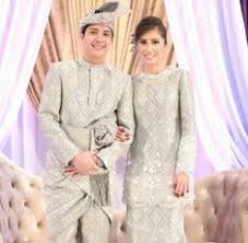 Urusan menempah baju, sama ada baju nikah atau sanding misalnya perlu dilakukan dalam suatu tempoh tertentu agar boleh disiapkan mengikut masa dan memudahkan bakal pengantin untuk fitting. 29 Best Songket Lelaki Ideas Malay Wedding Malay Wedding Dress Songket Wedding Dress