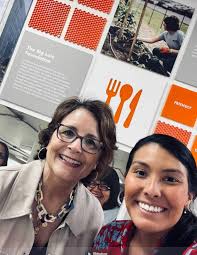 Nothing but smiles, here! Big things in the works with Feeding America food  industry partner Big Lots! Stay tuned for a partnership expansion including  a food donation program refresh in November… |