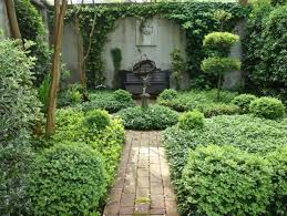 Jardin Avec Un Banc De Jardin Au Fond Comment Amenager Son Jardin Amenagement Jardin Jardins