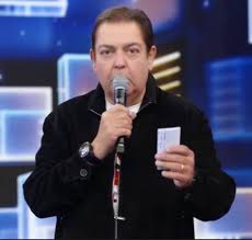 Fausto silva deixou a web. Uau Fausto Silva Usa Relogio De Seis Milhoes De Reais Durante O Domingao Do Faustao Estrelando