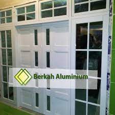 Tentulah anda telah mengetahui trik kerja pintu geser / pintu sliding ini, pintu ini miliki daun pintu yang bisa digeser, trik membuka pintunya lewat cara digeser. Jual Pintu Sliding Aluminium Minimalis Berkah Aluminium