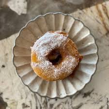 M6 A Publie Sur Instagram Tousencuisine Les Beignets Aux Pommes De Cyril Lignac Temps De Preparation 10 M En 2020 Beignet Aux Pommes Les Beignets Beignets