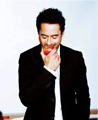 I Should Eat An Apple And Magically Get A Muscly Dude S Fast Metabolism Robert Downey Jr Iron Man Robert Downey Jnr Downey Junior