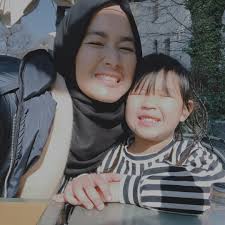 Mempunyai seorang anak hasil perkahwinan dengan ally iskandar bernama maream. 3 Tahun Bercerai Farah Lee Dedah Rahsia Move On Dari Bekas Suami Kisah Dunia