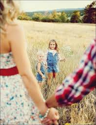 50 Fotoshooting Ideen Fur Familien Zum Ausprobieren Dieses Wochenendes Garten Kunst Fotografie Ideen Familie Familien Fotoshooting Fotoshooting