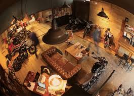 Soiree Evenement Atelier Moto Lyon Garage Souterrain Atelier Moto Deco Garage