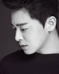 曹演員又來幫大家充電了😍 (手機桌布又可以更新惹) JAM娛樂分享未公開的形象照，宣傳曹演員即將出席釜山國際電影節唷！  期待下週滿滿的政奭，滿滿的釜山曹演員~ (期待紅毯會有帥氣新髮型？!😆) 貼文大意： 撲通撲通! 和未公開的照片一起