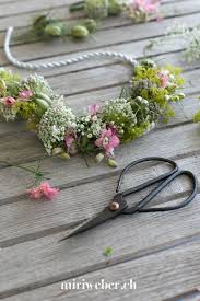 Diy Blumen Haar Kranz Miriweber Ch Kreativ Diy Food Blog Aus Der Schweiz Blumen Im Haar Blumenkranz Haare Haar Ringe