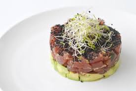 En Ete J Ai Envie De Fraicheur Et Je Suppose Que Je Ne Suis Pas La Seule Je Craque Souvent Pour Des Salades Tartare De Thon Avocat Thon Recette De Tartare
