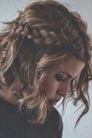 Coiffure Mariage Cheveux Mi Longs Tressee With Images Medium Hair Styles Easy Everyday Hairstyles Short Hair With Bangs