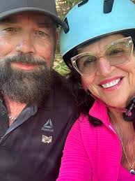 Happy Passover! I live in the city, am 57, and biking is my passion! I also  live to explore and learn Looking for someone who is ready for a real  thing! I