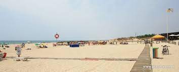 Het eiland wordt gedomineerd door de caldeira van de vulkaan cabeço gordo. Praia Do Cabeco Castro Marim Portugal