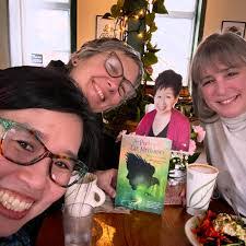 Beth Whipple's Instagram, Twitter & Facebook