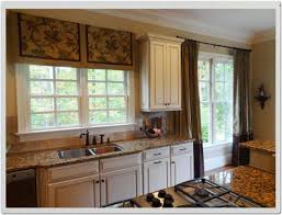 So, let us look at some window treatment ideas that you can try out in your kitchen. Kitchen Window Decorating Ideas Vtwctr