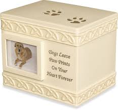 What distinguishes these containers from other types of urn is the fact that they are made from organic and recycled materials that have been harvested in a sustainable manner. Pet Cremation Service Island Sanctuary