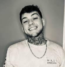 Aaron Lamphear's Instagram, Twitter & Facebook