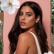 Nicole Isaacs's Instagram, Twitter & Facebook