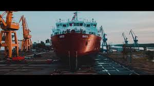 Norocosul poate cumpara lunar doua apartamente sau trei masini de lux. Fincantieri Cel Mai Mare Angajator Din Industria ConstrucÅ£iilor De Nave Din Romania Youtube