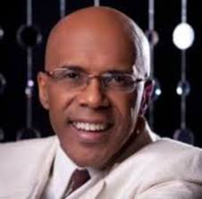 Edgar Moncada Acompañando Por La Orquesta de Santiago Ceron