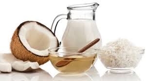 Les bienfaits de l'huile de noix de coco pour la peau. Les Erreurs Beaute A Ne Plus Jamais Faire Avec De L Huile De Coco Femme Actuelle Le Mag