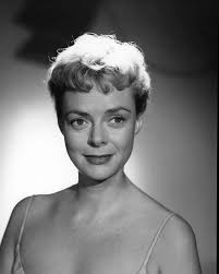 Happy Heavenly Birthday to actress Virginia Grey (1917-2004), seen here in  “Portrait in Black” (1960) with Sandra Dee (1942-2005)✨. The daughter of  director Ray Grey (1890-1925), Virginia Grey was born and raised